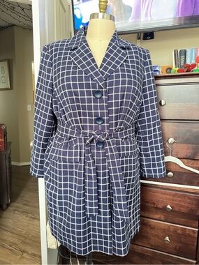 Le Suit Dark Navy Woman Coat and slacks.